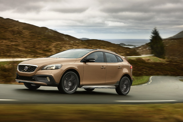Nowe silniki benzynowe w Volvo V40 i V40 Cross Country