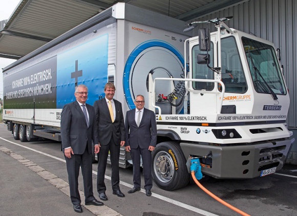 Elektryczny ciągnik siodłowy na oponach Continental i z systemem ContiPressureCh