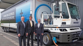 Elektryczny ciągnik siodłowy na oponach Continental i z systemem ContiPressureCh BIZNES, Motoryzacja - W ramach pilotażowego projektu realizowanego wspólnie przez BMW oraz firmę logistyczną SCHERM na drogi Monachium wyjechał 40-tonowy elektryczny ciągnik siodłowy.