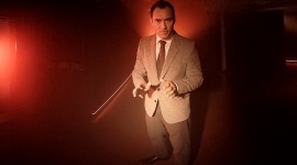 Jude Law stworzył fascynujący, interaktywny spektakl - „THE LIFE RX” BIZNES, Motoryzacja - Obejrzyj go tak, jakbyś był jego uczestnikiem. Wszystko za sprawą filmu nagranego kamerą 360-stopni. Lexus podnosi kurtynę i odsłania misternie przygotowaną inscenizację, uświetniającą premierę nowego RXa.