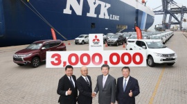 Rekord fabryki Mitsubishi - 3 miliony wyeksportowanych aut! BIZNES, Motoryzacja - Kilka dni temu firma Mitsubishi Motors (Thailand) Co., Ltd (MMTh) świętowała ważne wydarzenie, jakim było wysłanie trzymilionowego samochodu na rynki eksportowe, co świadczy o wysokiej wydajności produkcyjnej i sprawności, z jaką firma MMTh spełnia oczekiwania klientów.