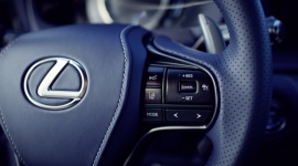 Nowy wymiar luksusu w modelu LC BIZNES, Motoryzacja - Wywiad z Tadao Mori, designerem marki i Koji Sato, głównym inżynierem Lexusa. Opowiadają o perfekcyjnym wykończeniu LC, wyjaśniając na czym polega japońska tradycja dbania o szczegóły.