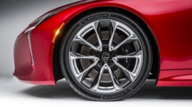 Lexus nagrodzony za promowanie bezpieczeństwa BIZNES, Motoryzacja - Organizacja TyreSafe, jedna z najważniejszych brytyjskich organizacji bezpieczeństwa ruchu drogowego, uhonorowała firmę Lexus nagrodą 2016 Vehicle Manufacturer Award za promowanie bezpieczeństwa w mediach społecznościowych i przez działania sprzedawców.