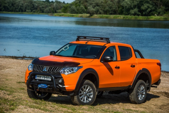 L200 z tytułem Pickup'a Roku BIZNES, Motoryzacja - Najpopularniejszy tygodnik motoryzacyjny w Wielkiej Brytanii „Auto Express” już drugi rok z rzędu przyznał tytuł „Pickup roku” Mitsubishi L200.