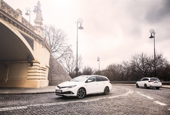 Jazda o kropelce: 2,8 l/100 km na ulicach Warszawy BIZNES, Motoryzacja - Wizyta w serwisie może być pełna sportowych emocji i niezapomnianych wrażeń. Tak dzieje się w chwili, gdy zamiast pić kawę i czytać gazetę w poczekalni - można się sprawdzić w konkursie ekojazdy.