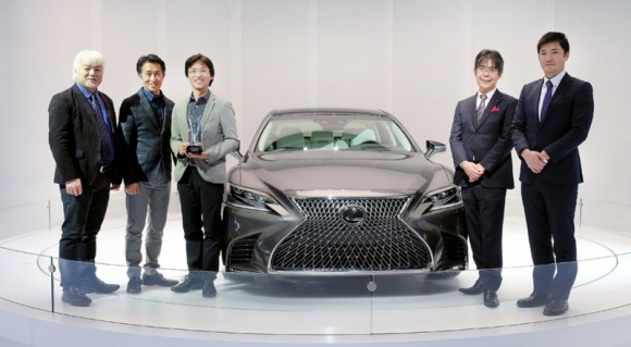 Nowy Lexus LS nagrodzony BIZNES, Motoryzacja - Lexus LS piątej generacji, zaprezentowany na wystawie motoryzacyjnej North American International Auto Show, został uhonorowany prestiżową nagrodą EyesOn Design 2017. To kolejna taka nagroda, zdobyta przez Lexusa w historii wystawy w Detroit.