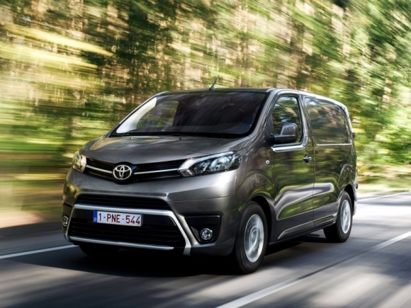 Top 5: Dostawczak w służbie flocie – przegląd rynku BIZNES, Motoryzacja - Samochody dostawcze średniej wielkości cieszą się naprawdę dużym powodzeniem. Temu nie można się jednak dziwić. Idealnie łączą bowiem dużą przestrzeń załadunkową z pełną praktycznością i użytecznością