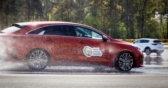 Arval wprowadza nową technologię do szkoleń z bezpiecznej jazdy