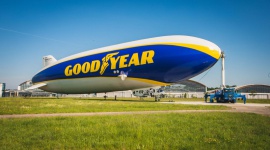 Sterowiec Goodyear Blimp wraca do Europy BIZNES, Motoryzacja - Kultowy symbol powraca. Po raz pierwszy od prawie dekady legendarny sterowiec Goodyear Blimp pojawi się nad Europą. Powrót sterowca jest najnowszą z serii działań wspierających biznes Goodyear na Starym Kontynencie.