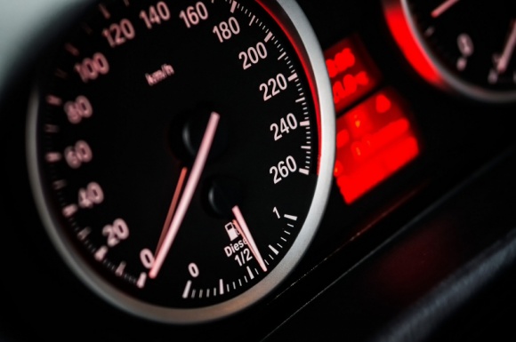 Wynajem długoterminowy. Czy warto? Motoryzacja, LIFESTYLE - Zamiast brać kredyt, spłacać go przez kilka lat, a później szukać szczęścia na rynku wtórnym podczas sprzedaży samochodu, można go po prostu użytkować. A po upływie okresu umowy wymienić na nowy model. Co jeszcze warto widzieć o wynajmie długoterminowym?