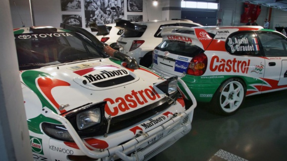 Sportowe dziedzictwo Gazoo Racing. Tymi Toyotami jeździli najlepsi Motoryzacja, LIFESTYLE - Od B-grupowej Celiki po rajdowego Yarisa WRC. Zwycięskie prototypy z Le Mans stoją obok zapierających dech w piersiach aut Formuły 1.