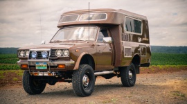 Kamper Toyota Hilux Chinook 4×4 - przepustka do przygody Motoryzacja, LIFESTYLE - Kamper zbudowany na terenówce to marzenie wielu podróżników. Nie musi być nowy – wystarczy funkcjonalna aranżacja części mieszkalnej opartej na niezawodnym samochodzie, który poradzi sobie w każdym terenie.