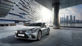 7 rzeczy, które musisz wiedzieć o nowym Lexusie LS Motoryzacja, LIFESTYLE - Model LS jest tym dla Lexusa, czym utwór I Can't Get No Satisfaction dla Rolling Stones’ów czy Mona Lisa dla Leonarda da Vinci.