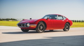 Unikalna Toyota 2000GT sprzedana za ponad 900 000 dolarów Motoryzacja, LIFESTYLE - Toyota 2000GT z lat 60. XX wieku należy do wąskiej grupy prawdziwie kultowych samochodów. Niestety – lub na szczęście dla kolekcjonerów – jest to auto niezwykle rzadkie.
