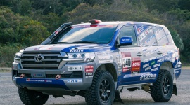 Land Cruiser 200 jedzie po 8. zwycięstwo w Rajdzie Dakar Motoryzacja, LIFESTYLE - TLC Toyota Auto Body zaprezentował skład zespołu, który wystartuje w najbliższym Rajdzie Dakar. Weterani tej imprezy celują w ósme zwycięstwo z rzędu w grupie samochodów produkcyjnych T2. Na trasach Arabii Saudyjskiej kierowcy zespołu będą walczyć w dwóch Land Cruiserach 200.