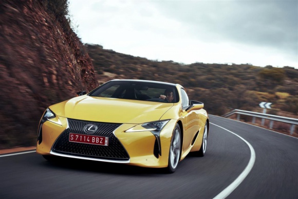 Lexus w matematycznym ujęciu. Jakie liczby stoją za japońską marką?