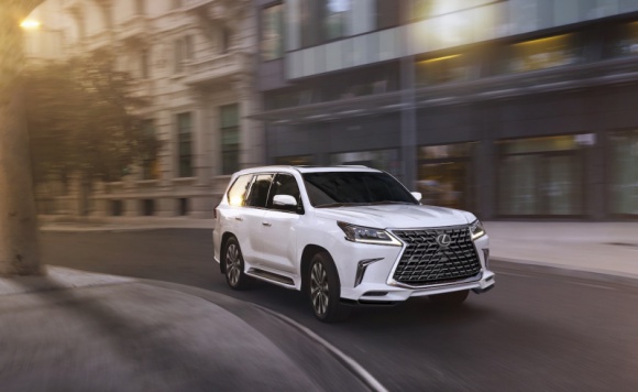 Lexus - obrońca wolnossącej V-ósemki Motoryzacja, LIFESTYLE - Coraz bardziej restrykcyjne normy emisji spalin sprawiają, że silniki V8 stopniowo znikają ze świata motoryzacji. A te w tradycyjnym, wolnossącym wydaniu można śmiało nazwać wymierającym gatunkiem.
