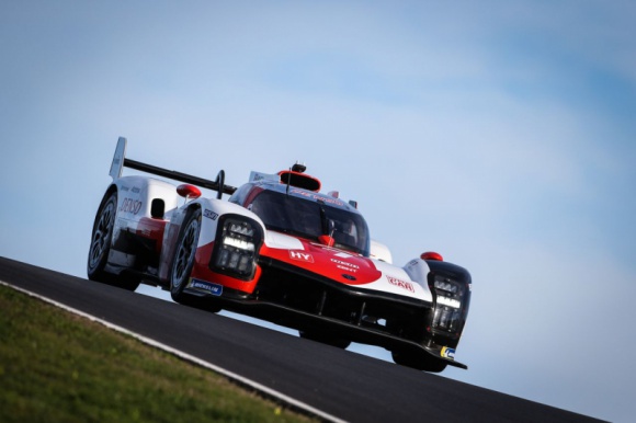 Toyota Gazoo Racing prezentuje nowy hipersamochód Motoryzacja, LIFESTYLE - Dla Toyota Gazoo Racing rozpoczyna się nowa era w wyścigach długodystansowych. Belgijski tor Spa-Francorchamps będzie miejscem debiutu hipersamochodu GR010 Hybrid.