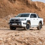 Nowa Toyota Hilux sprawdzona przez mistrza rajdów terenowych